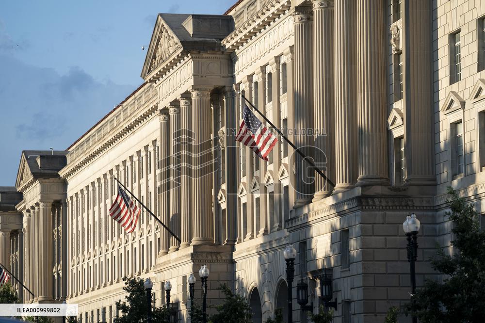 U.S.-WASHINGTON, D.C.-ECONOMY-SHRINK