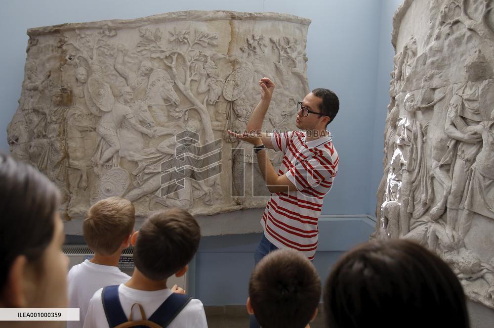 ROMANIA-BUCHAREST-ANCIENT HISTORY PRESENTATION