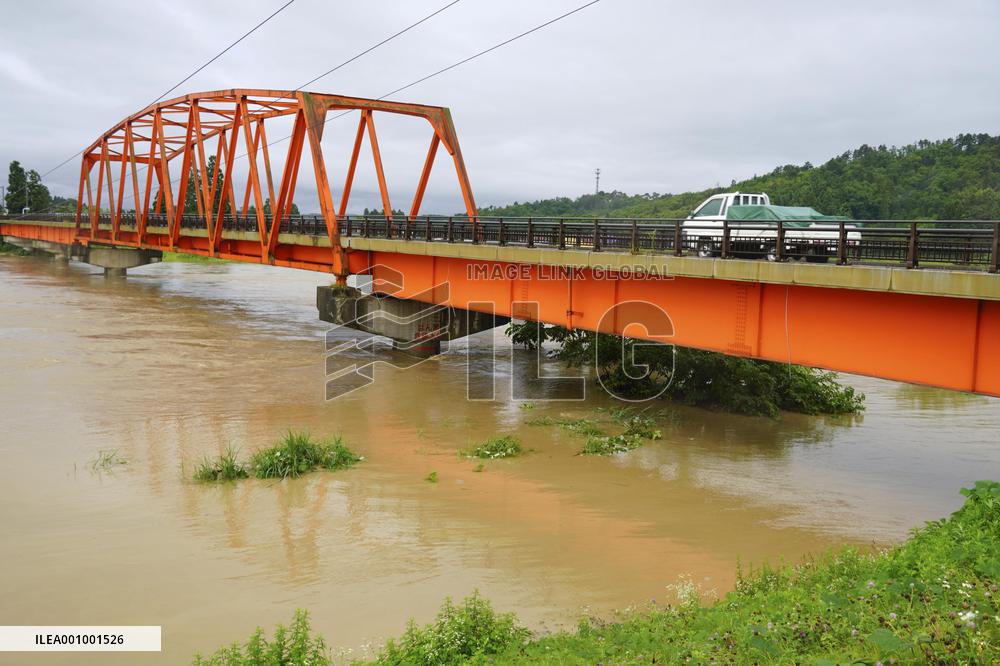 Heavy rain hits northeastern Japan