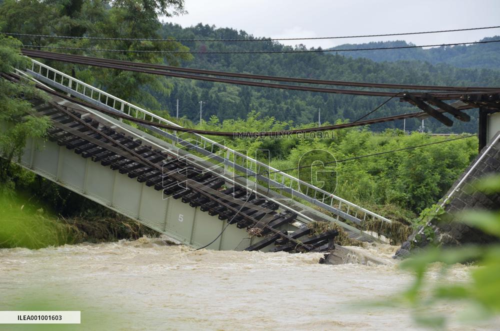Heavy rain hits wide areas of Japan