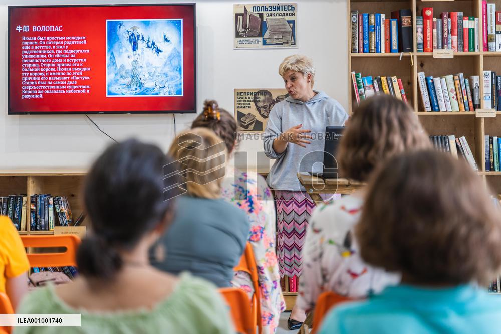 RUSSIA-VLADIVOSTOK-SINOLOGIST-QIXI FESTIVAL