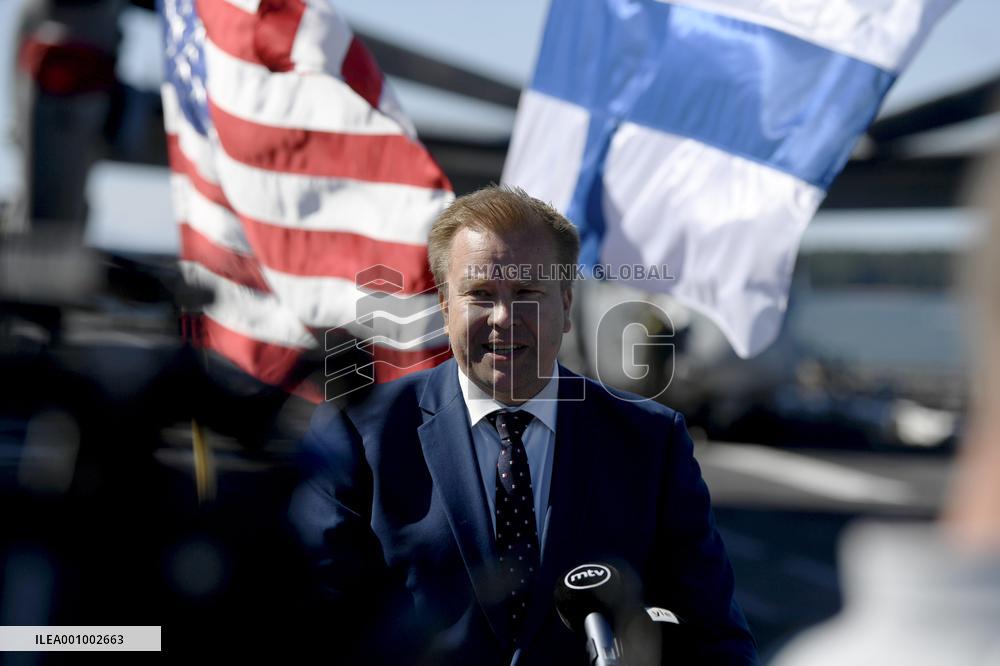 USS Kearsarge visits Helsinki