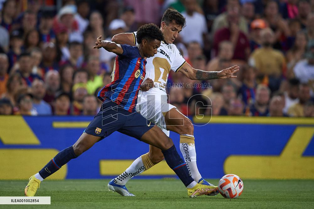 (SP)SPAIN-BARCELONA-FOOTBALL-GAMPER TROPHY-BARCELONA VS UNIVERSIDAD NACIONAL