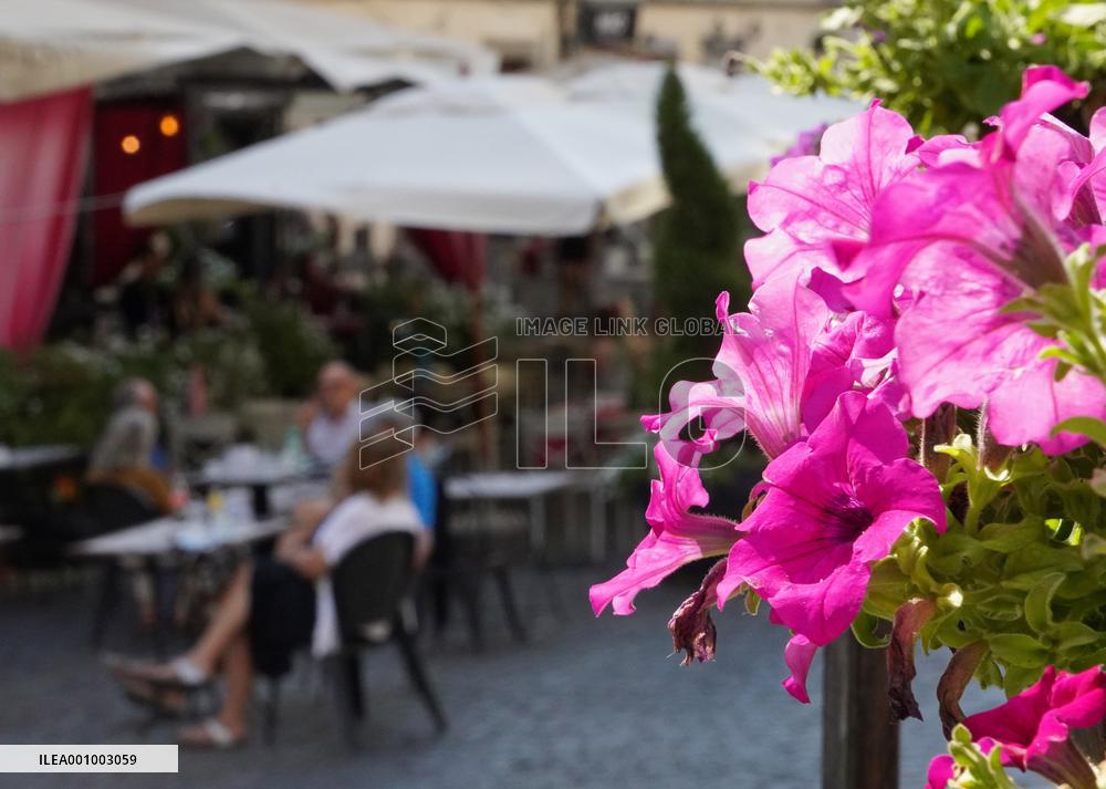ITALY-BRACCIANO-SUMMER-DAILY LIFE