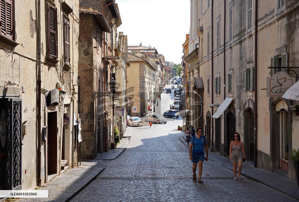 ITALY-BRACCIANO-SUMMER-DAILY LIFE