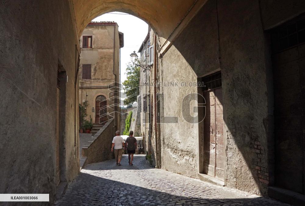 ITALY-BRACCIANO-SUMMER-DAILY LIFE