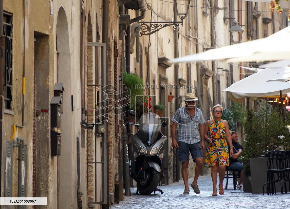 ITALY-BRACCIANO-SUMMER-DAILY LIFE