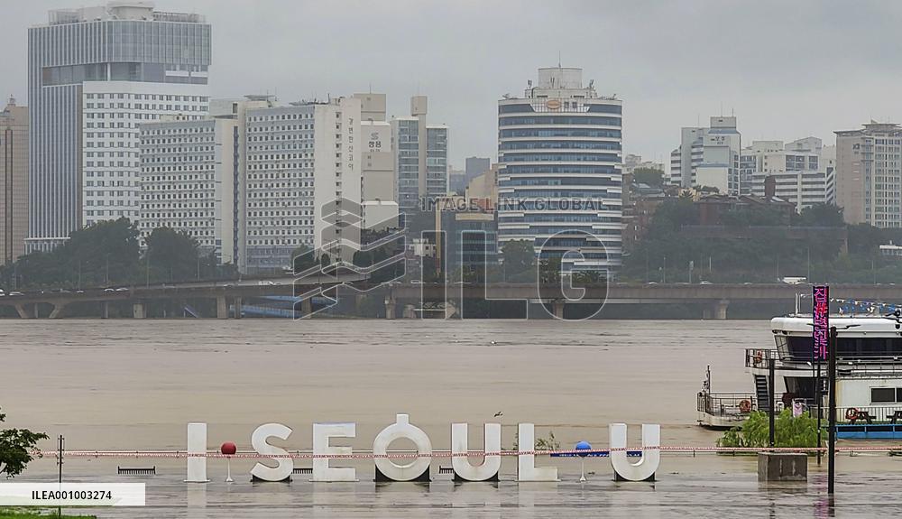 Heavy rain in Seoul