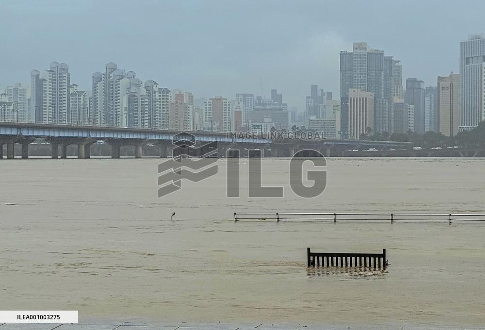Heavy rain in Seoul