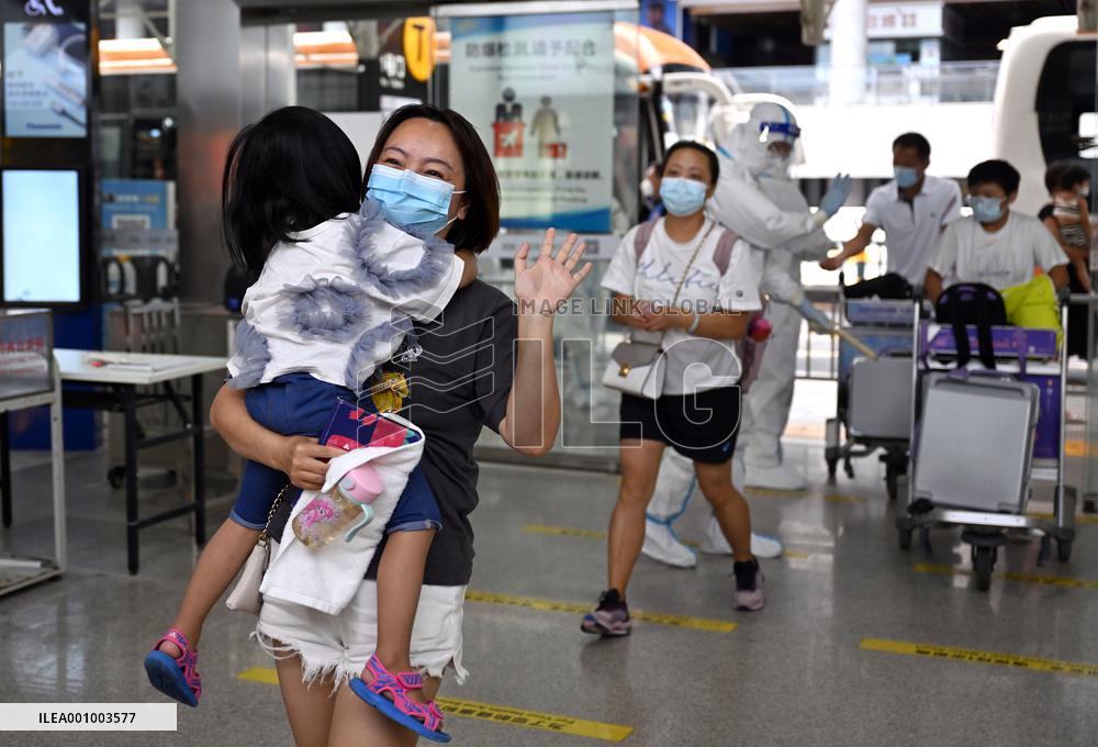 CHINA-HAINAN-SANYA-STRANDED TOURISTS-RETURN (CN)