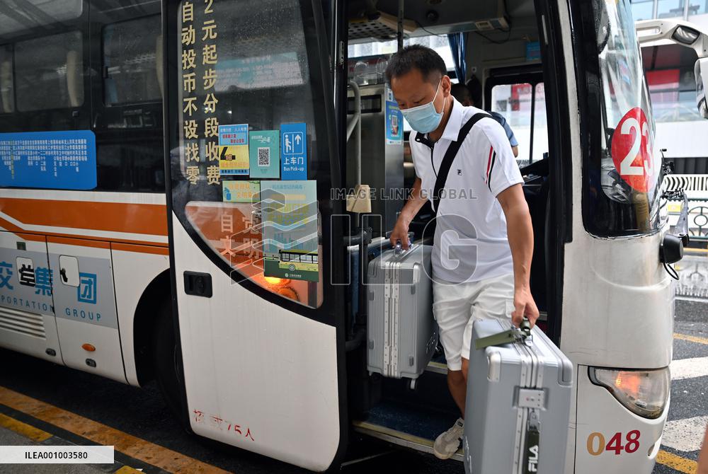 CHINA-HAINAN-SANYA-STRANDED TOURISTS-RETURN (CN)