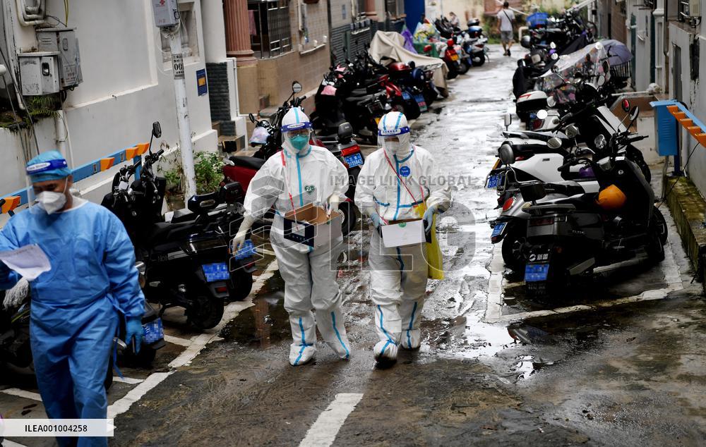 CHINA-HAINAN-SANYA-COVID-19-MEDICS (CN)