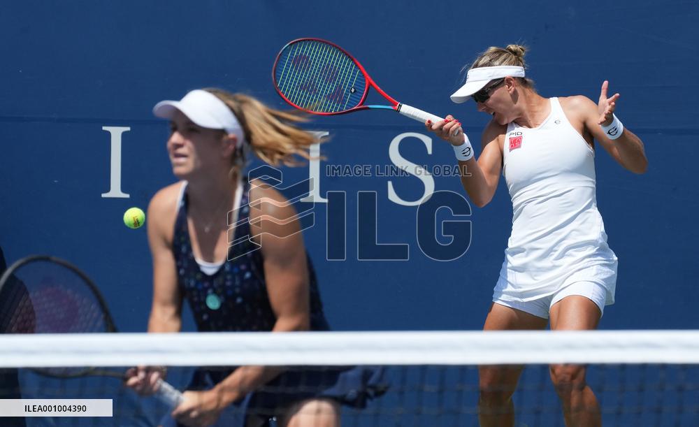 (SP)CANADA-TORONTO-TENNIS-NATIONAL BANK OPEN-WOMEN'S DOUBLES