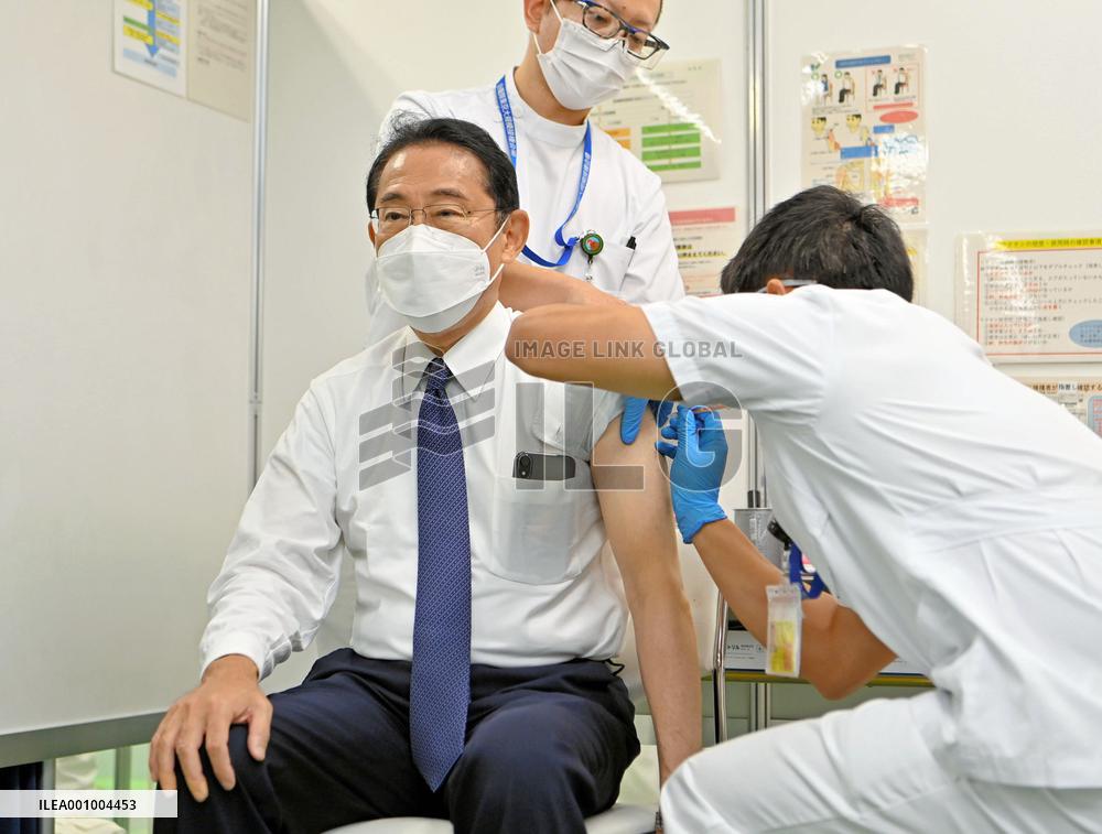 Japan PM Kishida gets 4th COVID vaccine shot