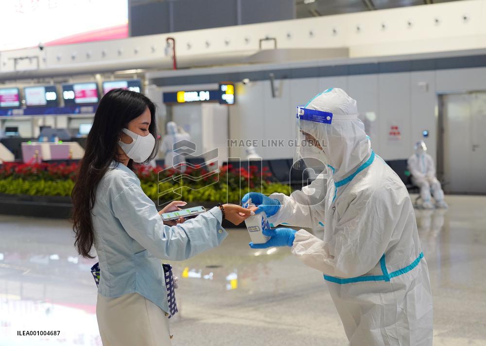 CHINA-HAINAN-HAIKOU-STRANDED TOURISTS-RETURN (CN)