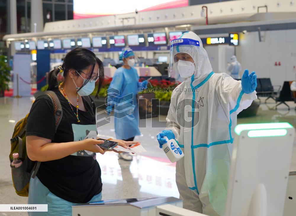 CHINA-HAINAN-HAIKOU-STRANDED TOURISTS-RETURN (CN)