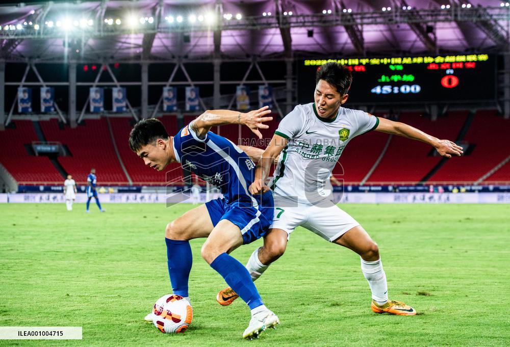 (SP)CHINA-WUHAN-FOOTBALL-CSL-WUHAN THREE TOWNS VS BEIJING GUOAN(CN)