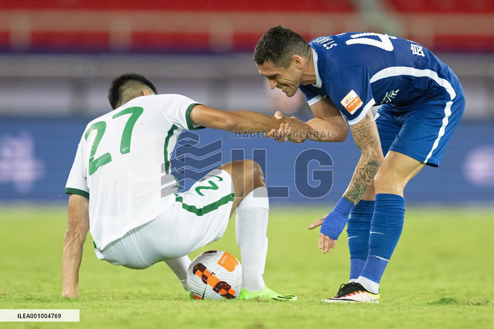 (SP)CHINA-WUHAN-FOOTBALL-CSL-WUHAN THREE TOWNS VS BEIJING GUOAN(CN)