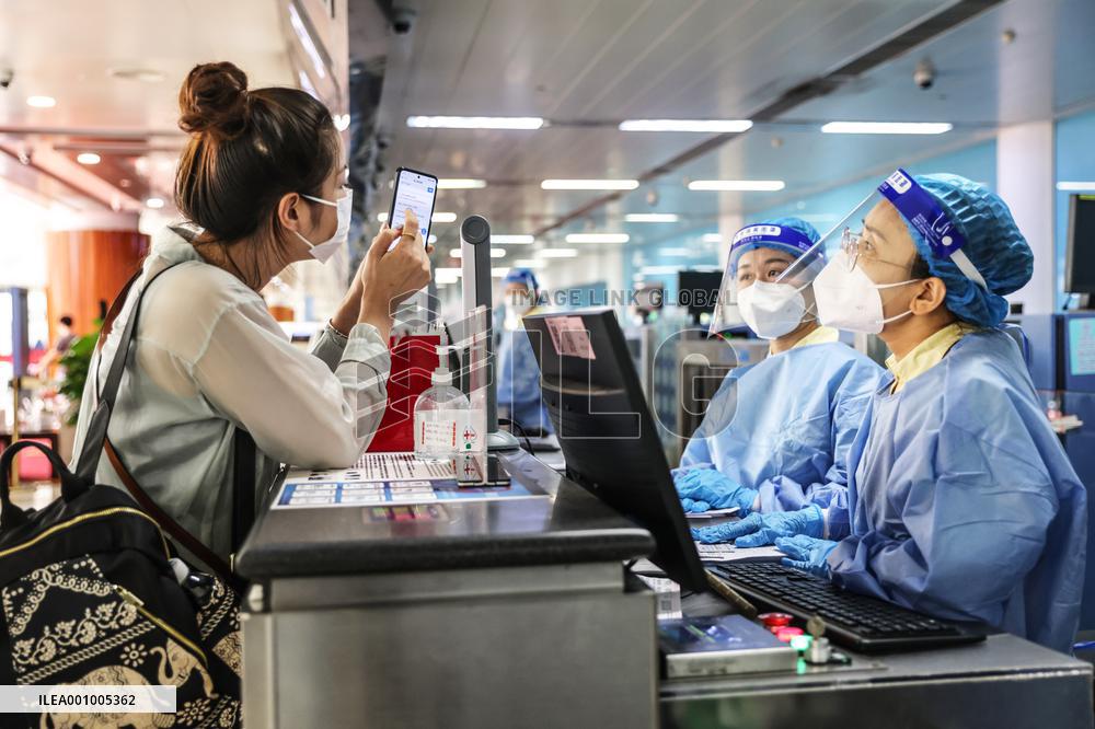 CHINA-HAINAN-STRANDED TOURISTS-RETURN (CN)