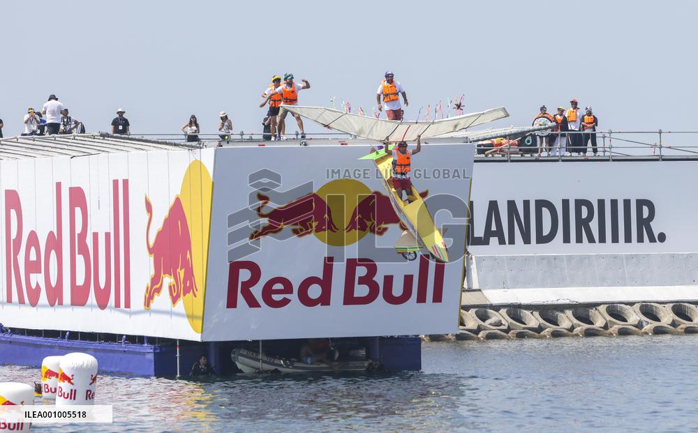 (SP)TÜRKIYE-ISTANBUL-RED BULL FLUGTAG