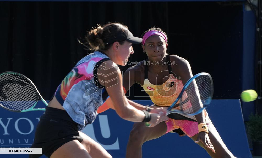 (SP)CANADA-TORONTO-TENNIS-NATIONAL BANK OPEN-WOMEN'S DOUBLES FINAL
