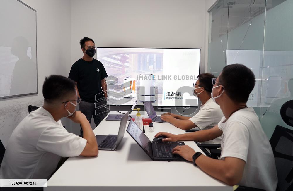 CHINA-BEIJING-SERVICE ROBOT (CN)