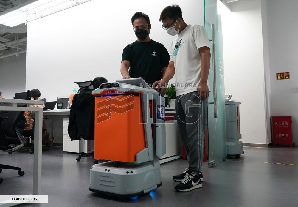 CHINA-BEIJING-SERVICE ROBOT (CN)