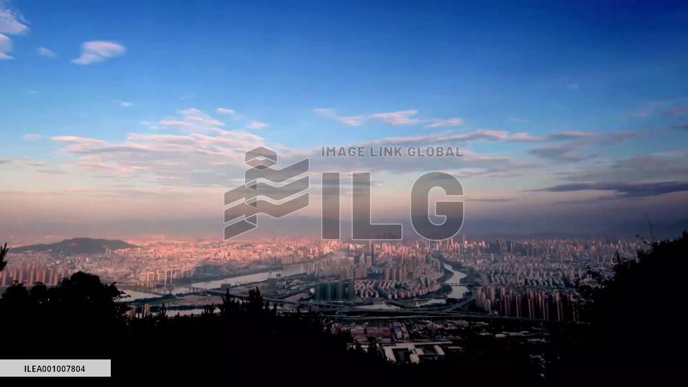 Young American hails China's people-centered approach in state governance