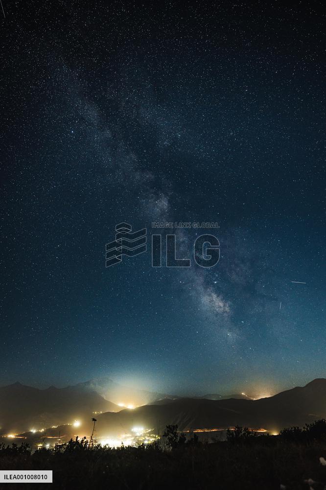 UZBEKISTAN-TASHKENT-NIGHT SCENERY