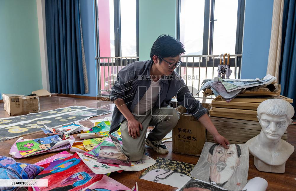 CHINA-TIBET-VOLUNTEER ART TEACHER (CN)