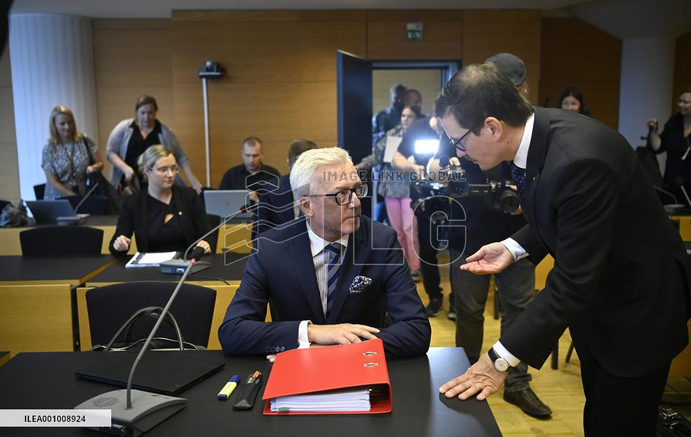 Viestikoekeskus-jutussa kolmelle HS:n toimittajalle syytteet - valmisteluistunto käräjäoikeudessa