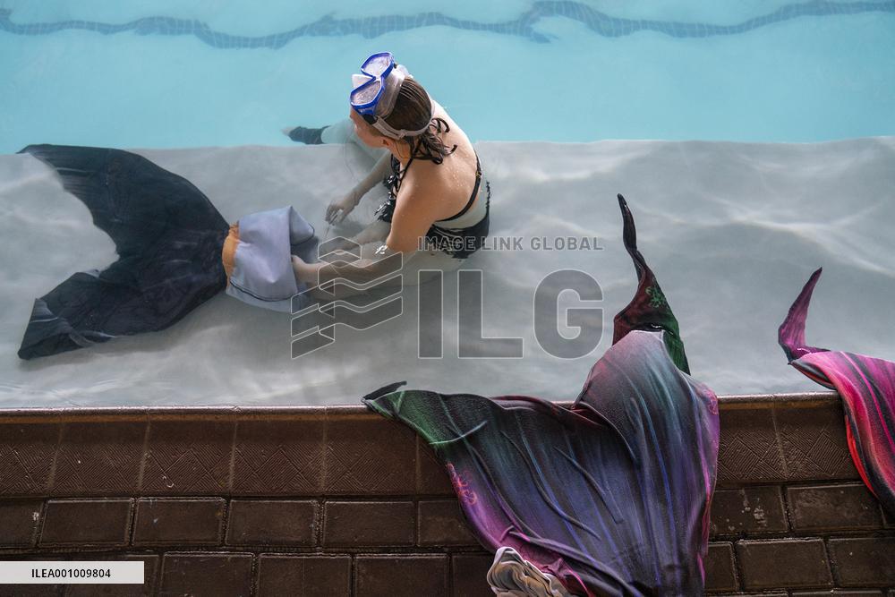 SOUTH AFRICA-JOHANNESBURG-MERMAID-SCHOOL