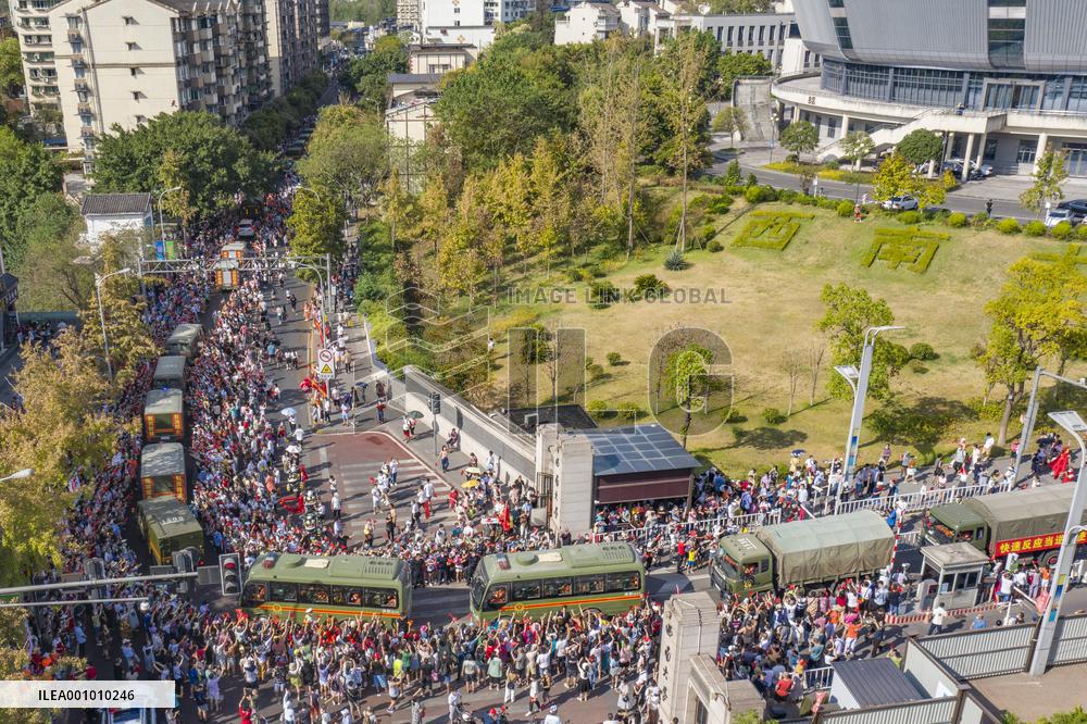CHINA-CHONGQING-FIREFIGHTERS-LEAVING (CN)