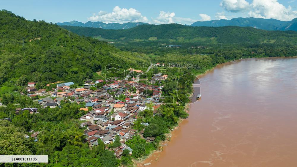 LAOS-LUANG PRABANG-BAN XANG HAI-LIQUOR