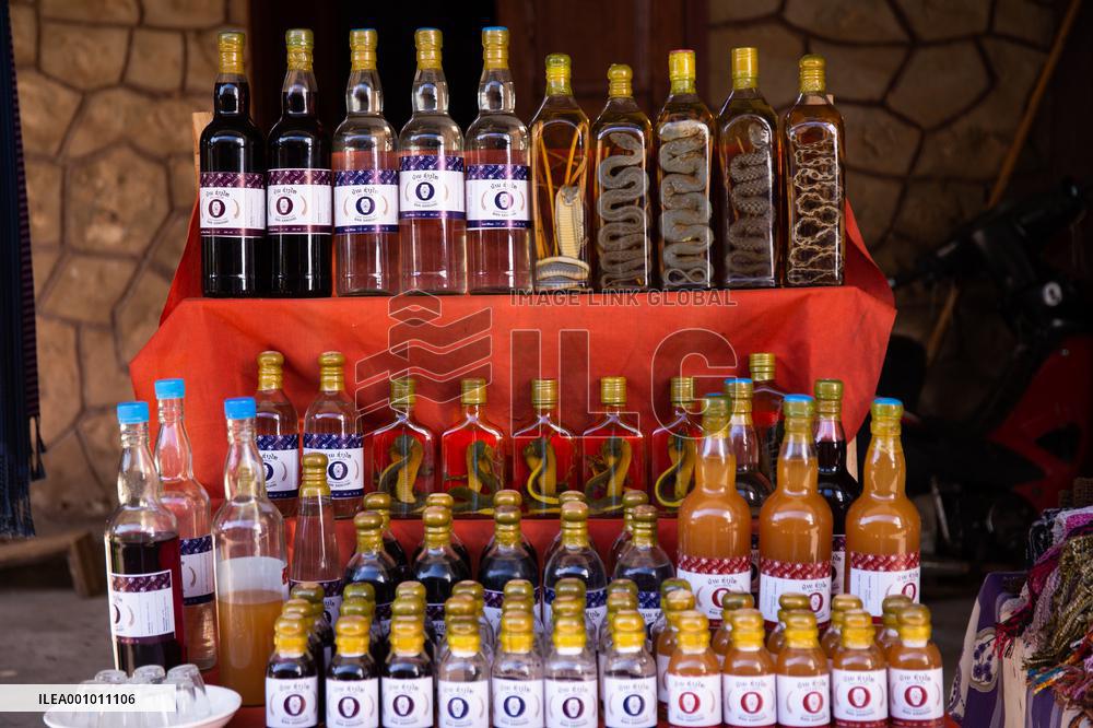 LAOS-LUANG PRABANG-BAN XANG HAI-LIQUOR