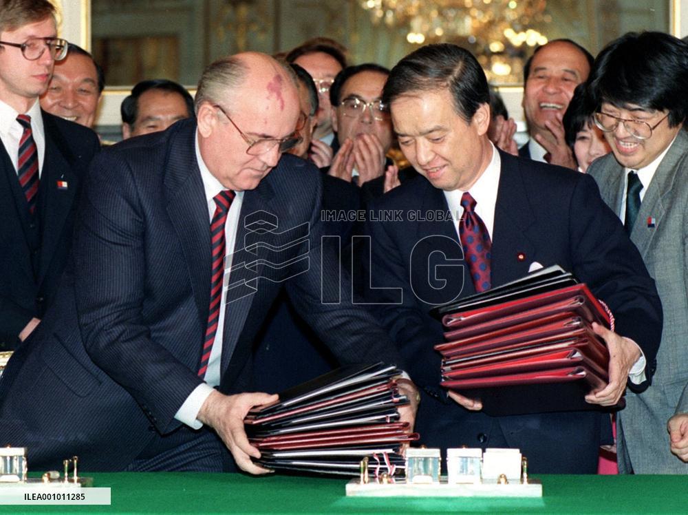 Mikhail Gorbachev in Tokyo in 1991