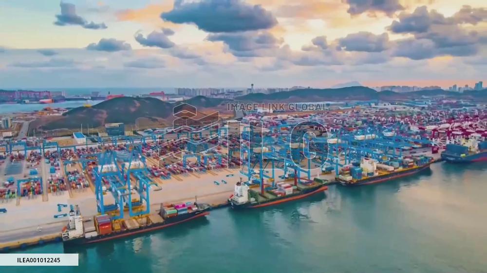 Automated Qingdao Port sees bustling container business