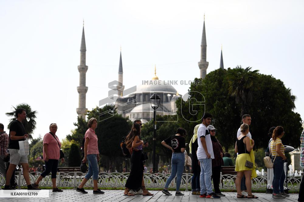 TÜRKIYE-ISTANBUL-TOURISM