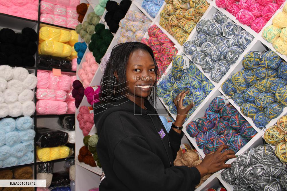 KENYA-NAIROBI-LIFESTYLE-KNITTING TRADITION