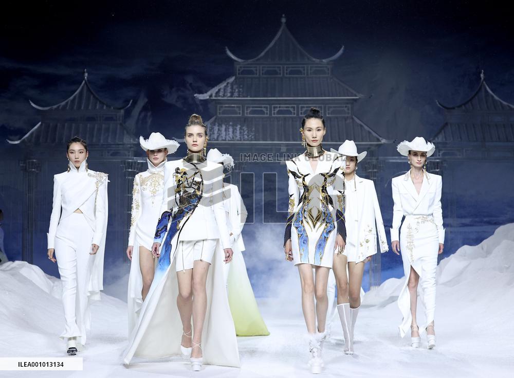 CHINA-BEIJING-FASHION WEEK (CN)
