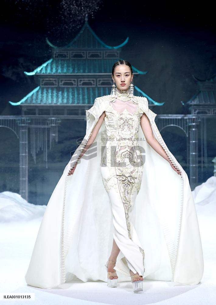 CHINA-BEIJING-FASHION WEEK (CN)