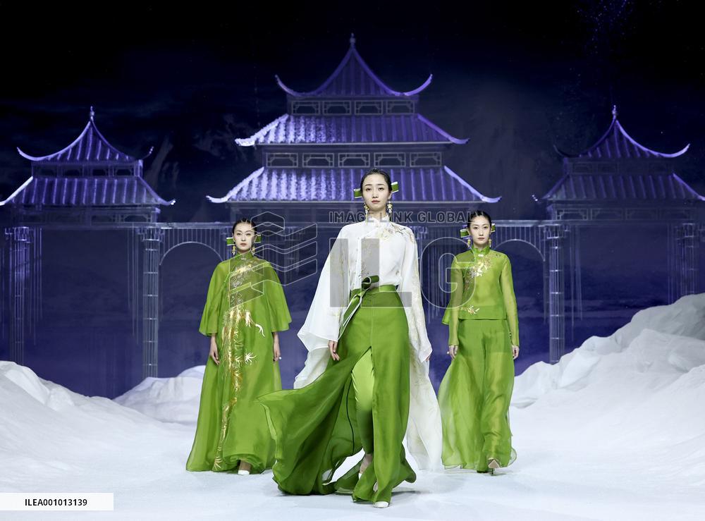 CHINA-BEIJING-FASHION WEEK (CN)