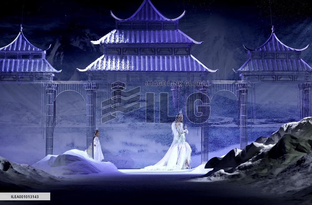 CHINA-BEIJING-FASHION WEEK (CN)