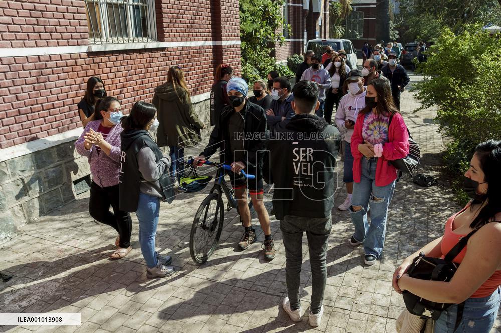 Chileans vote in the 2022 constitutional referendum