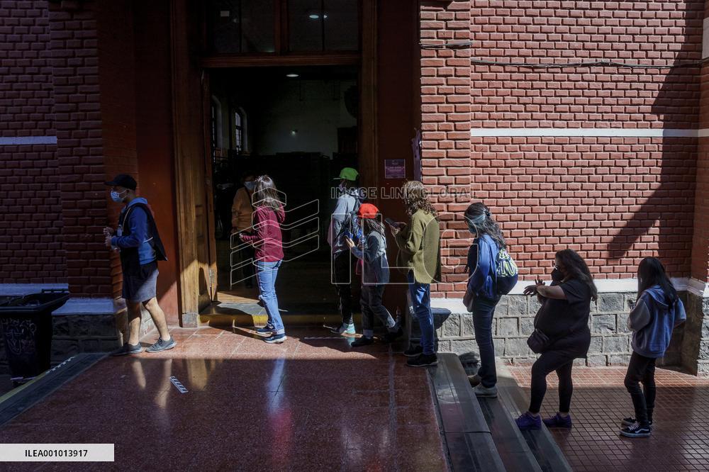 Chileans vote in the 2022 constitutional referendum