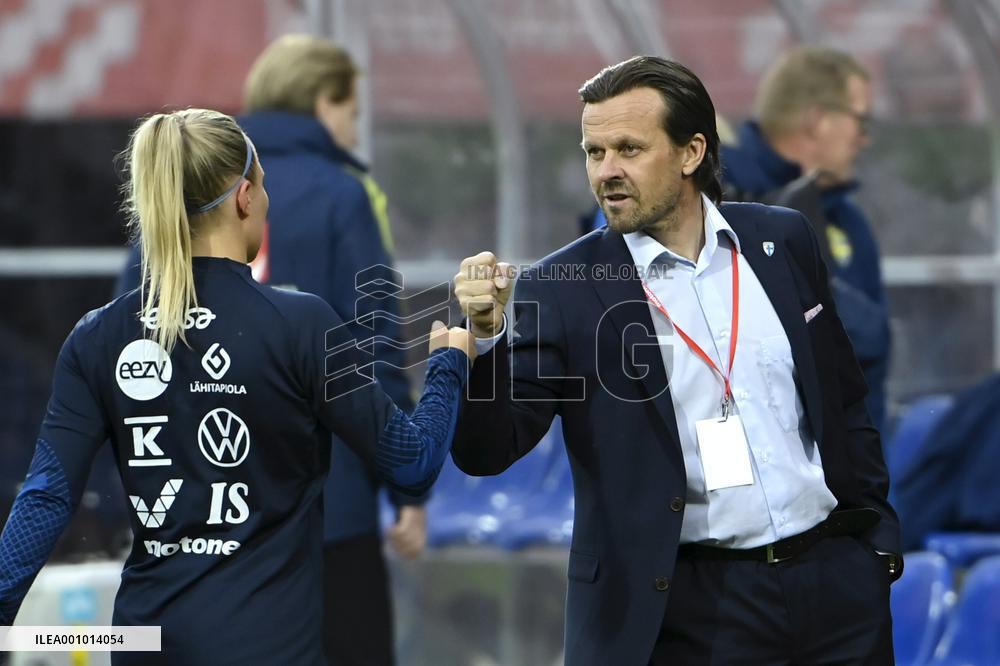 Women's World Championships qualifying match between Finland and Sweden