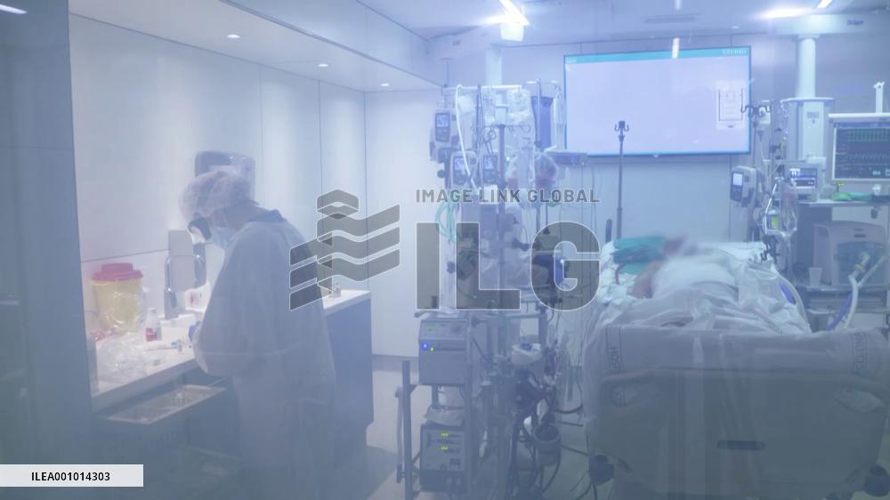 Number of hospitalized COVID-19 patients in Spain drops