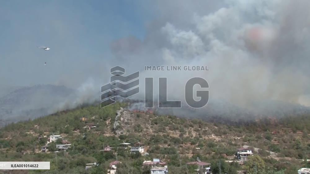 410 people evacuated as forest fire breaks out in S. Türkiye