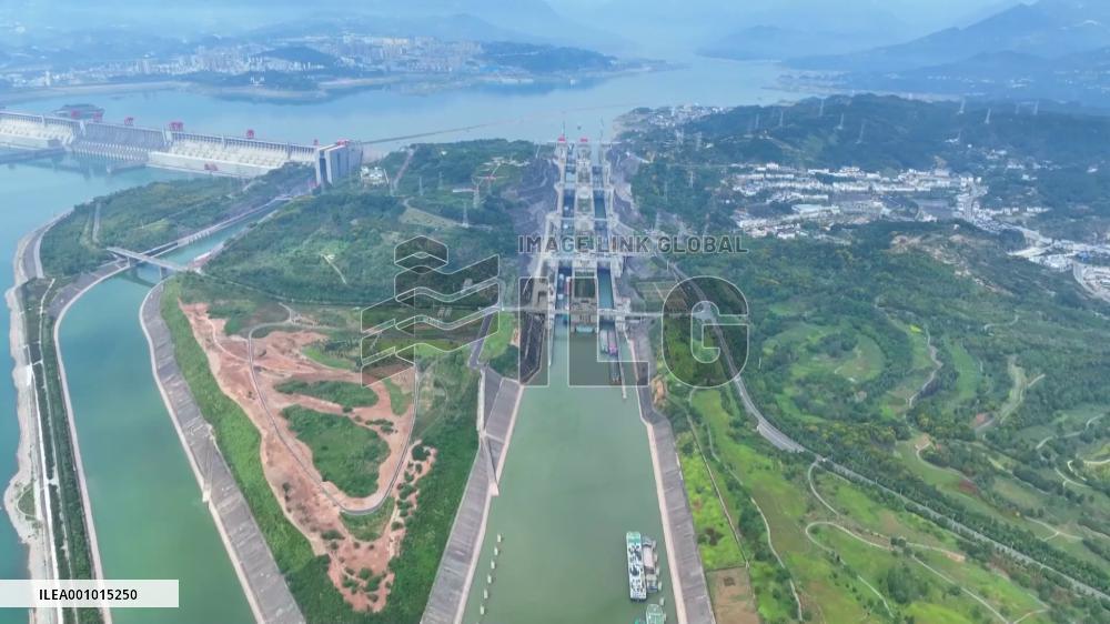 Three Gorges Dam ship locks register record cargo throughput