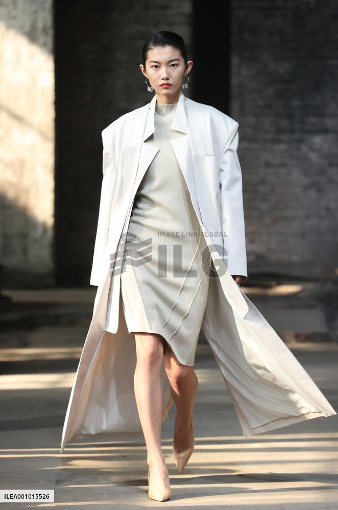 CHINA-BEIJING-FASHION WEEK (CN)